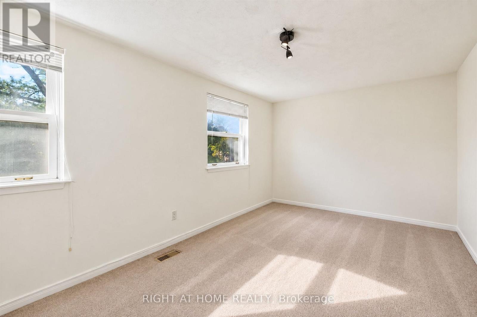 68 Trott Square Property Photo 11