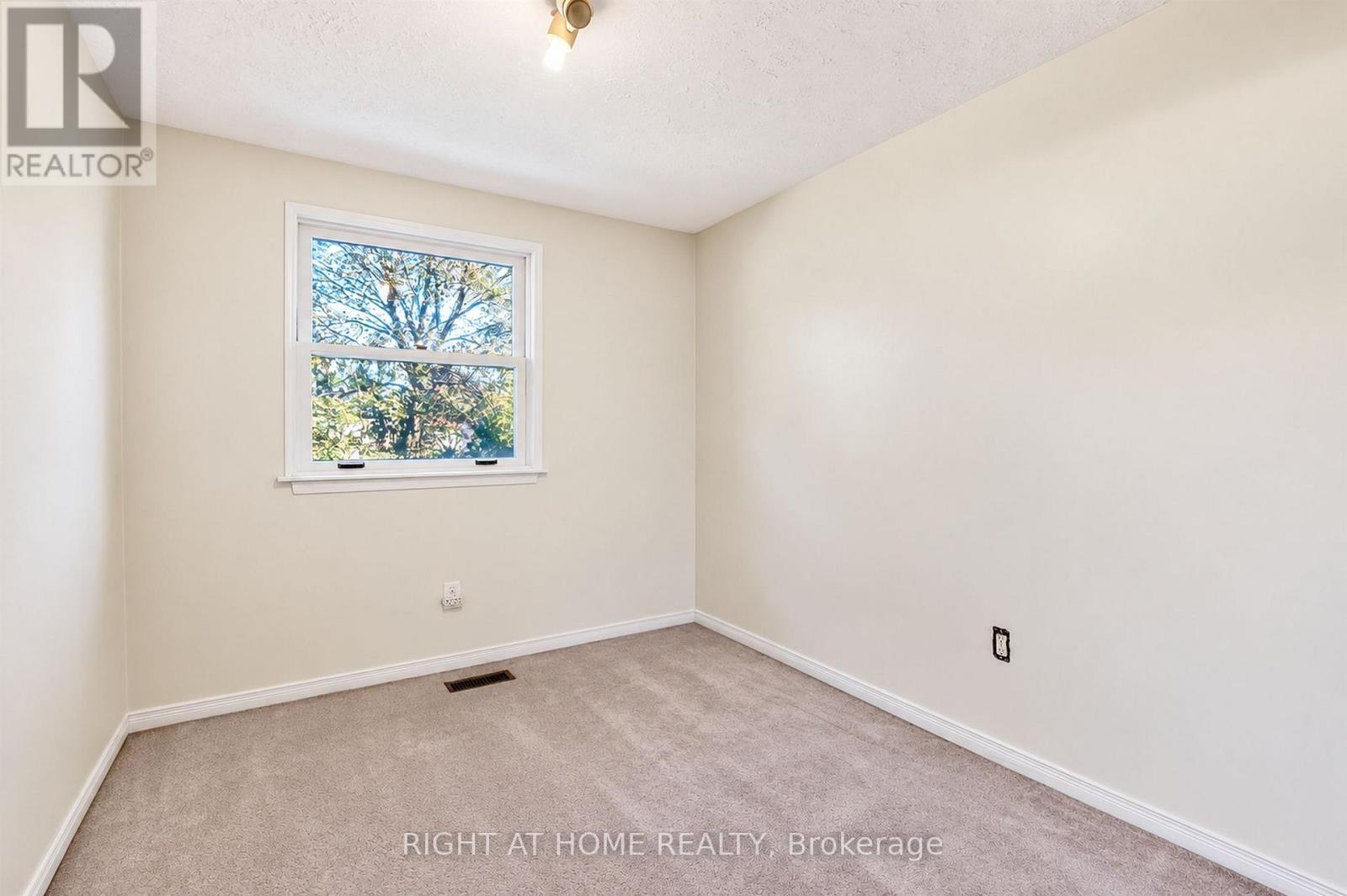 68 Trott Square Property Photo 12