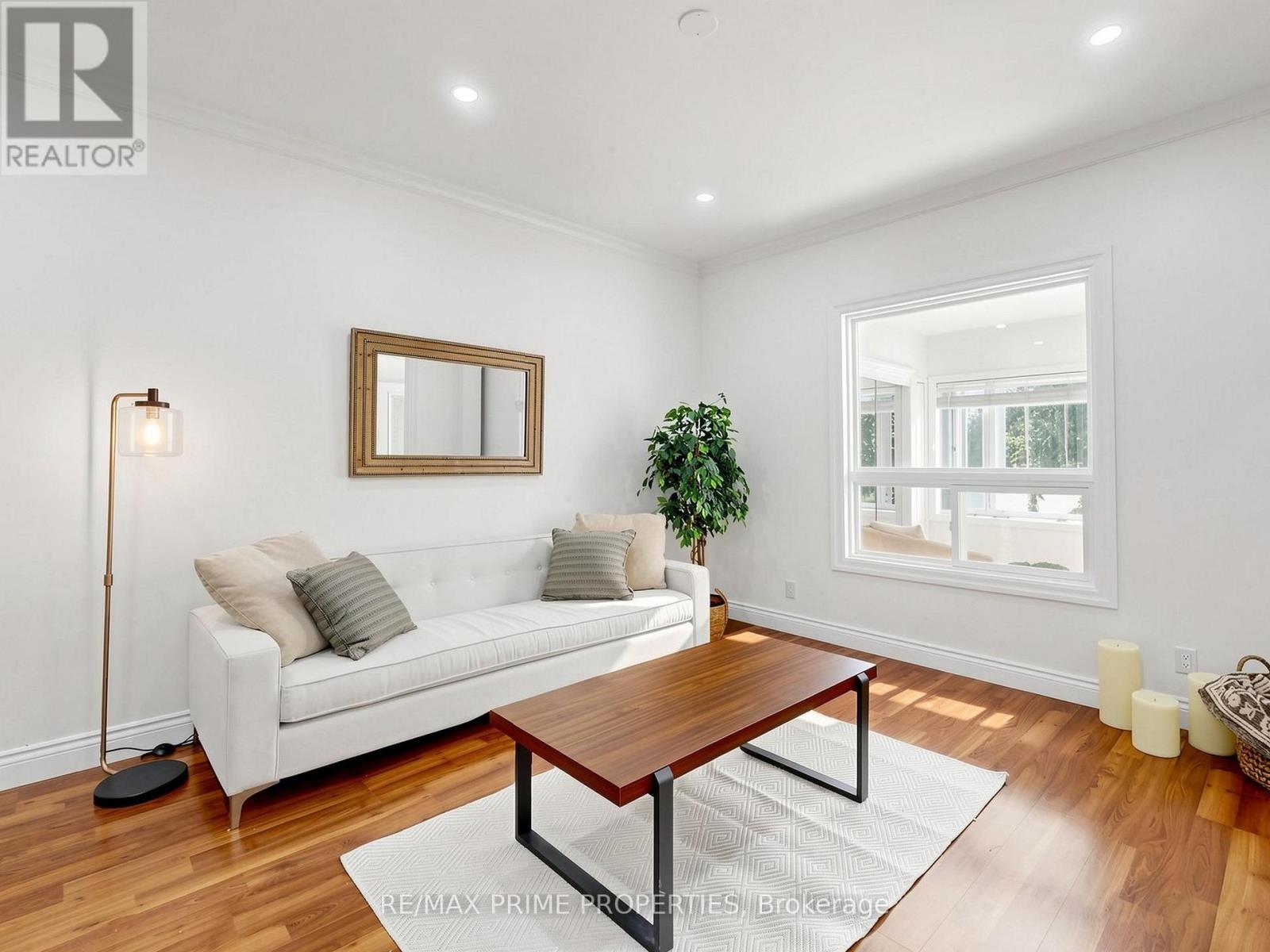 18 Dentonia Park Avenue Property Photo 3