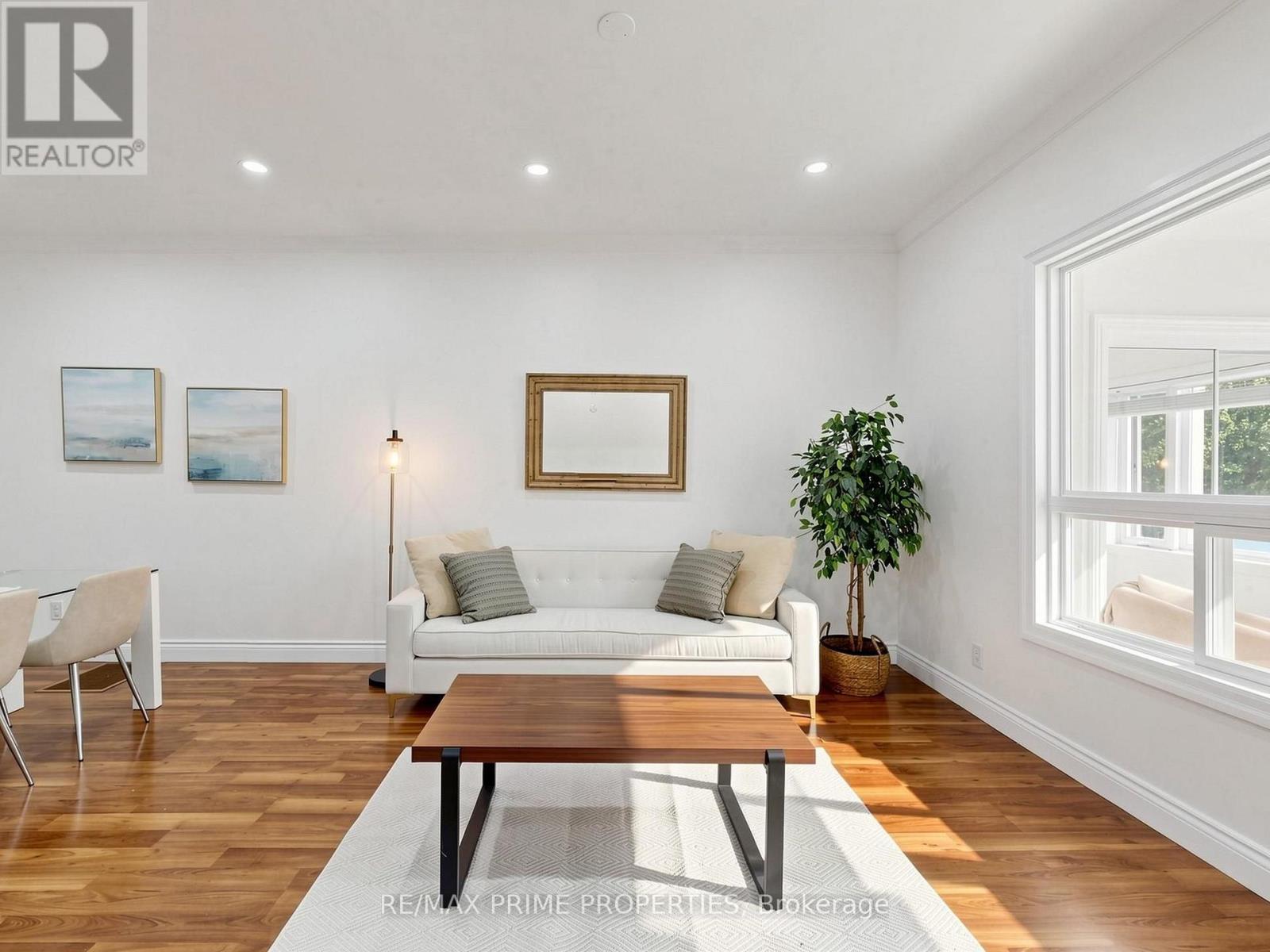 18 Dentonia Park Avenue Property Photo 4