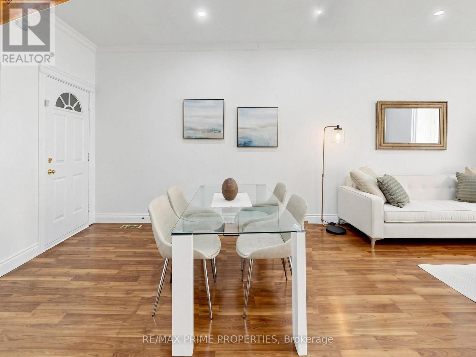 18 Dentonia Park Avenue Property Photo 7