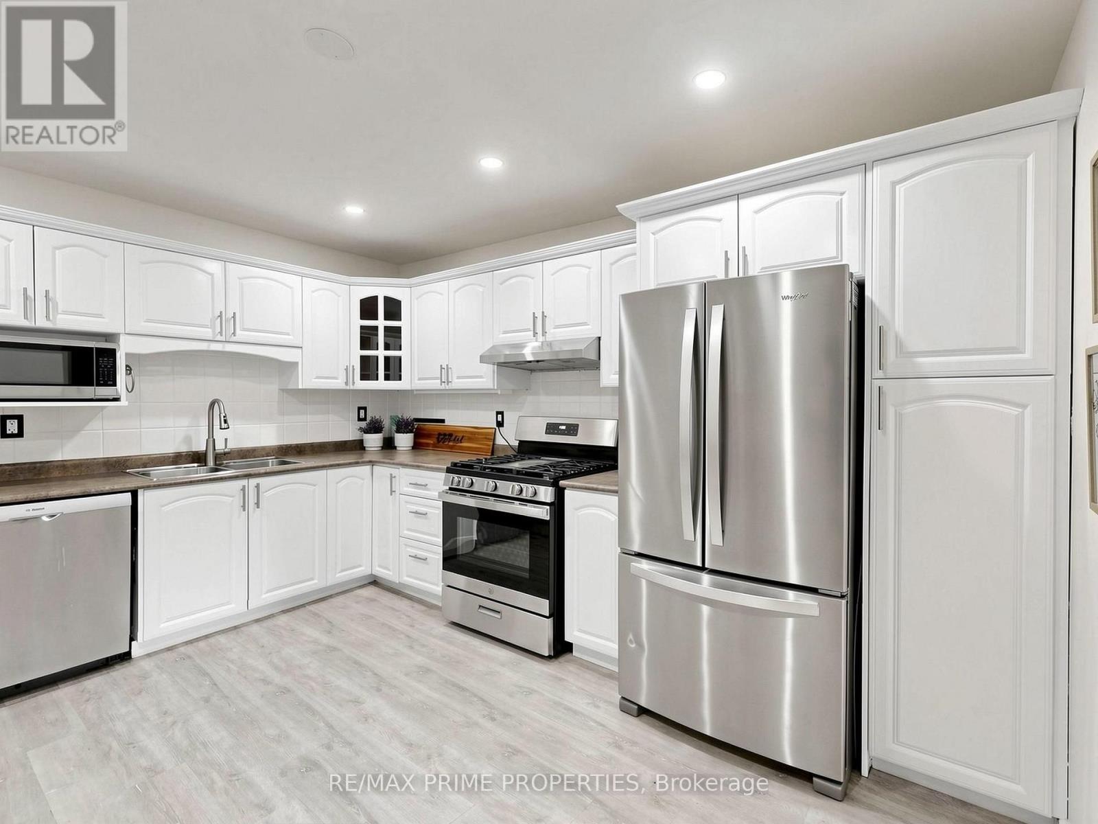 18 Dentonia Park Avenue Property Photo 10