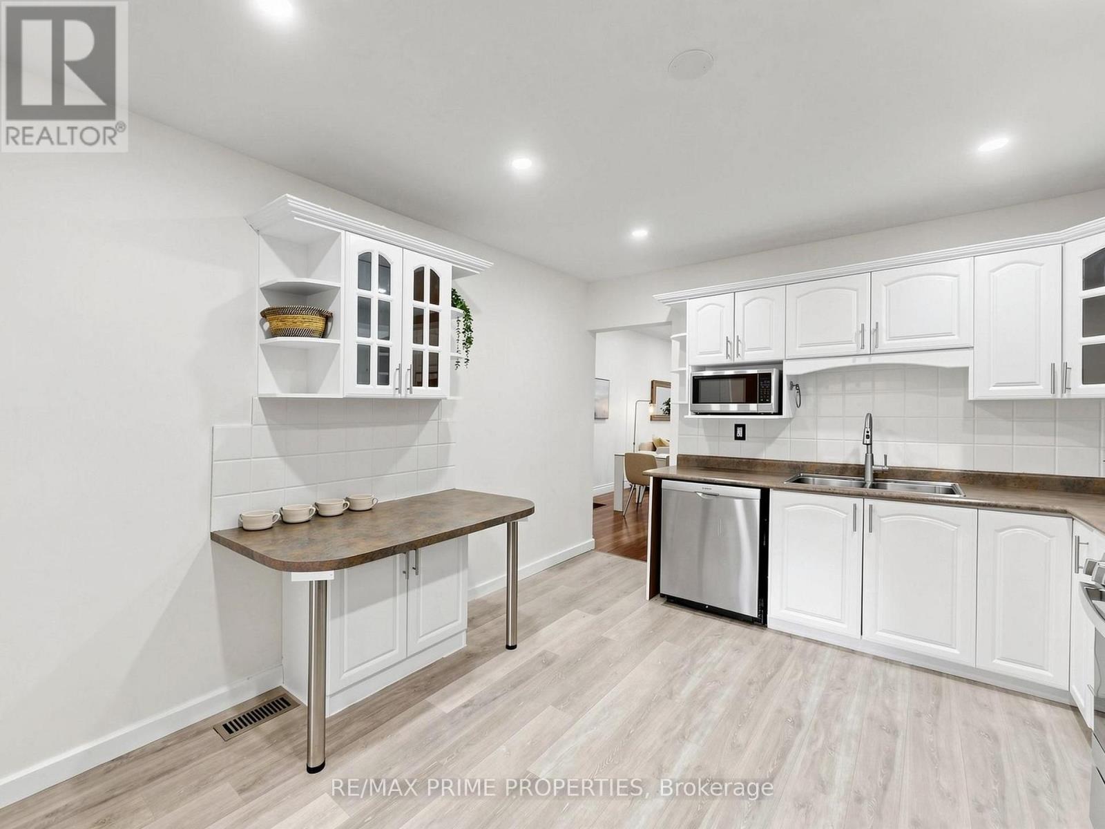 18 Dentonia Park Avenue Property Photo 11