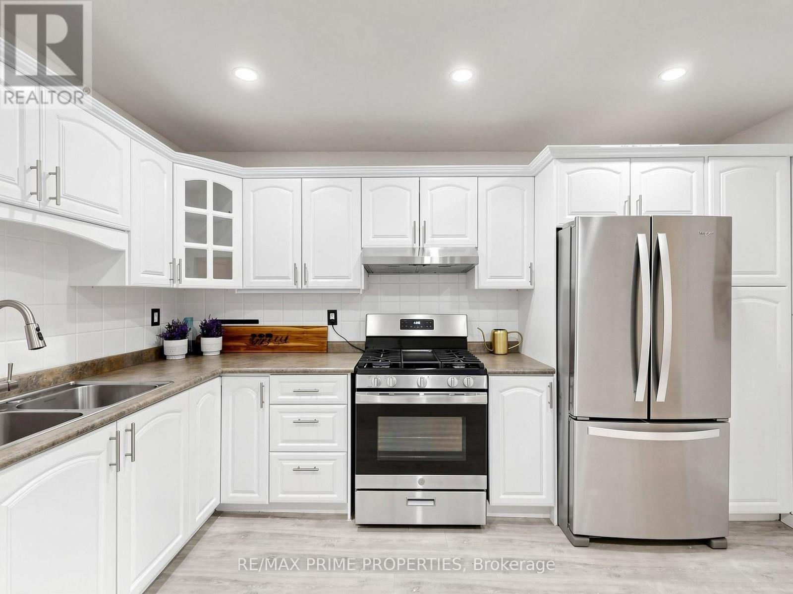 18 Dentonia Park Avenue Property Photo 12