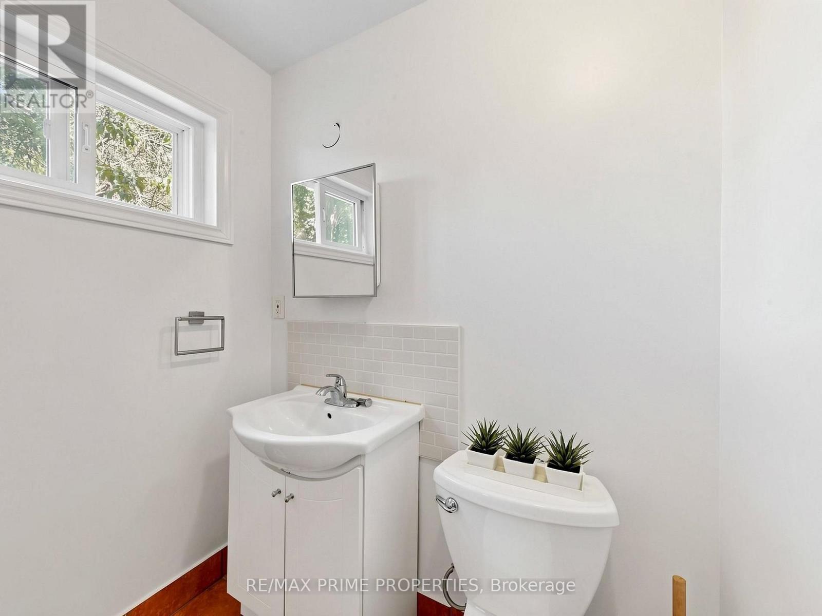 18 Dentonia Park Avenue Property Photo 18