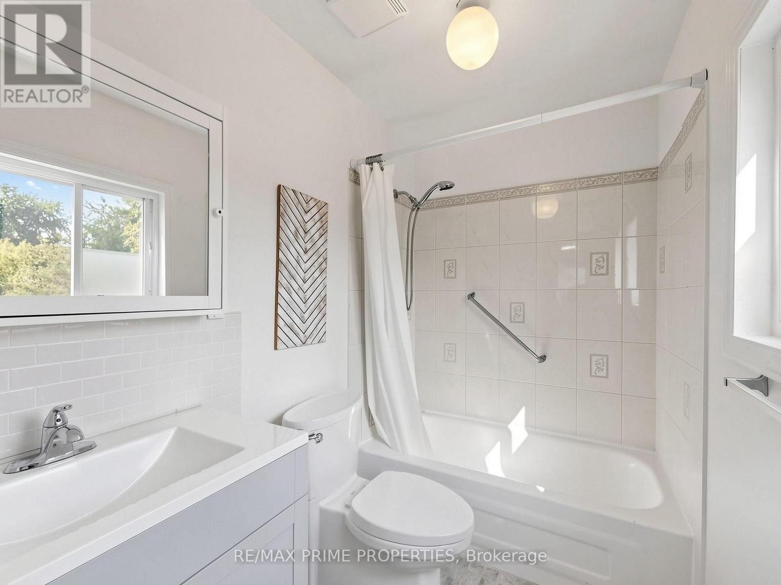 18 Dentonia Park Avenue Property Photo 36