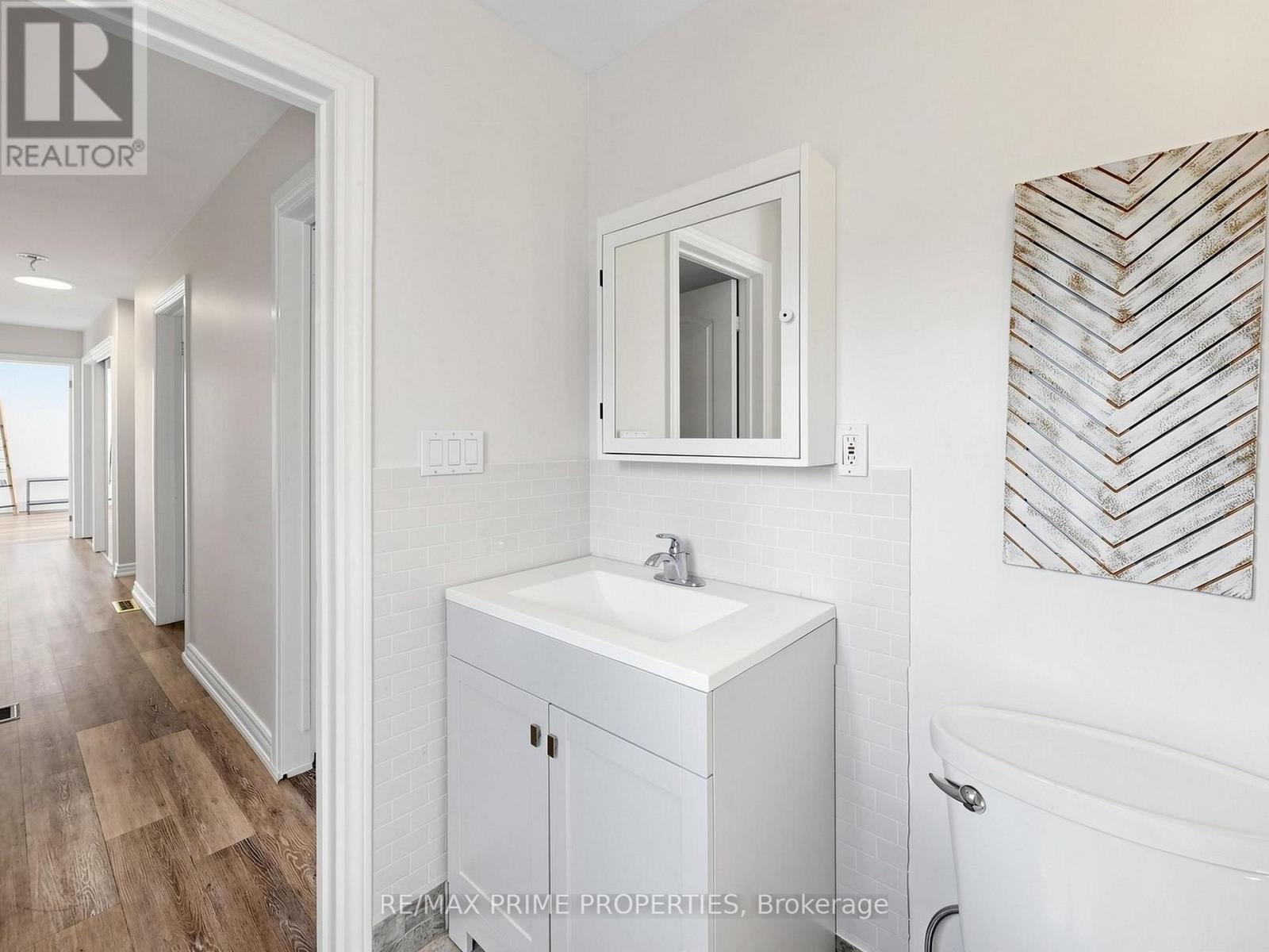 18 Dentonia Park Avenue Property Photo 37