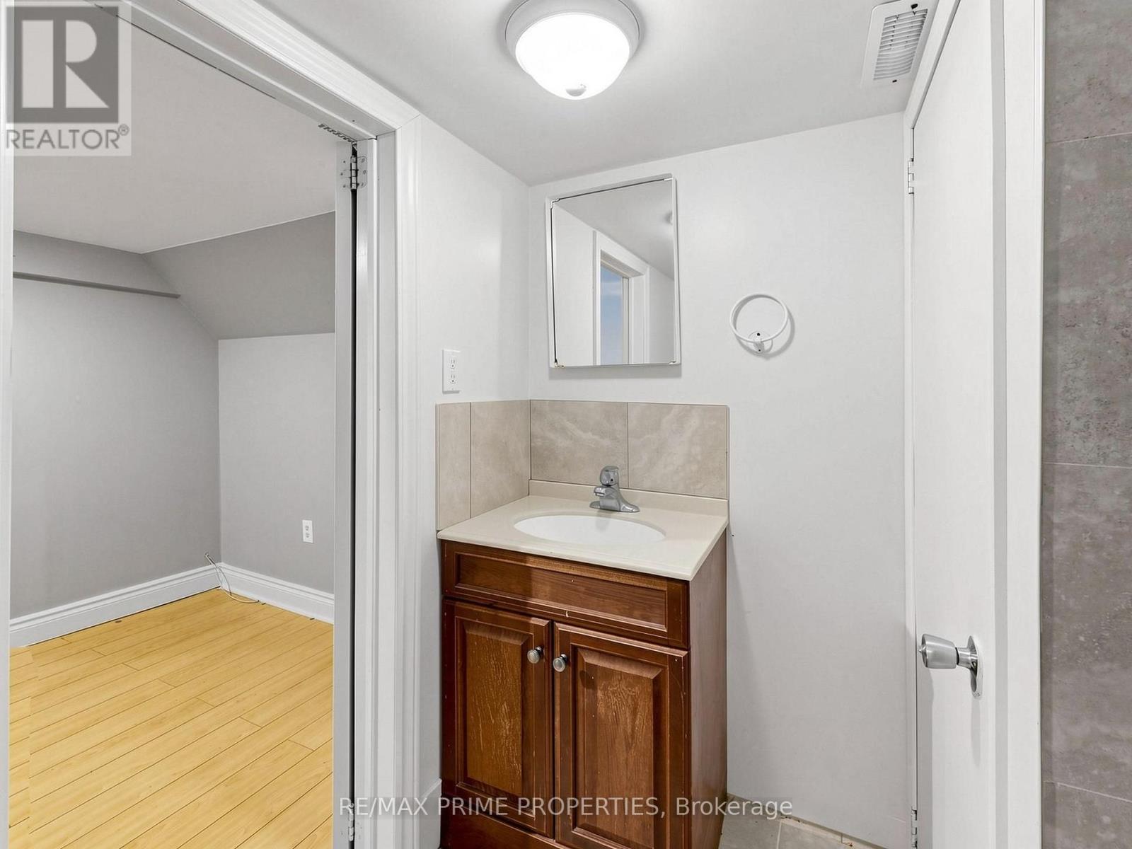 18 Dentonia Park Avenue Property Photo 40