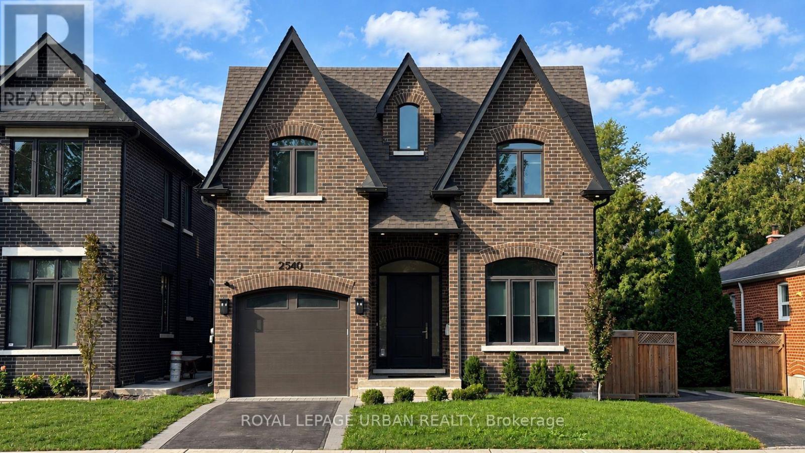 2540 St Clair Avenue E Property Photo 2