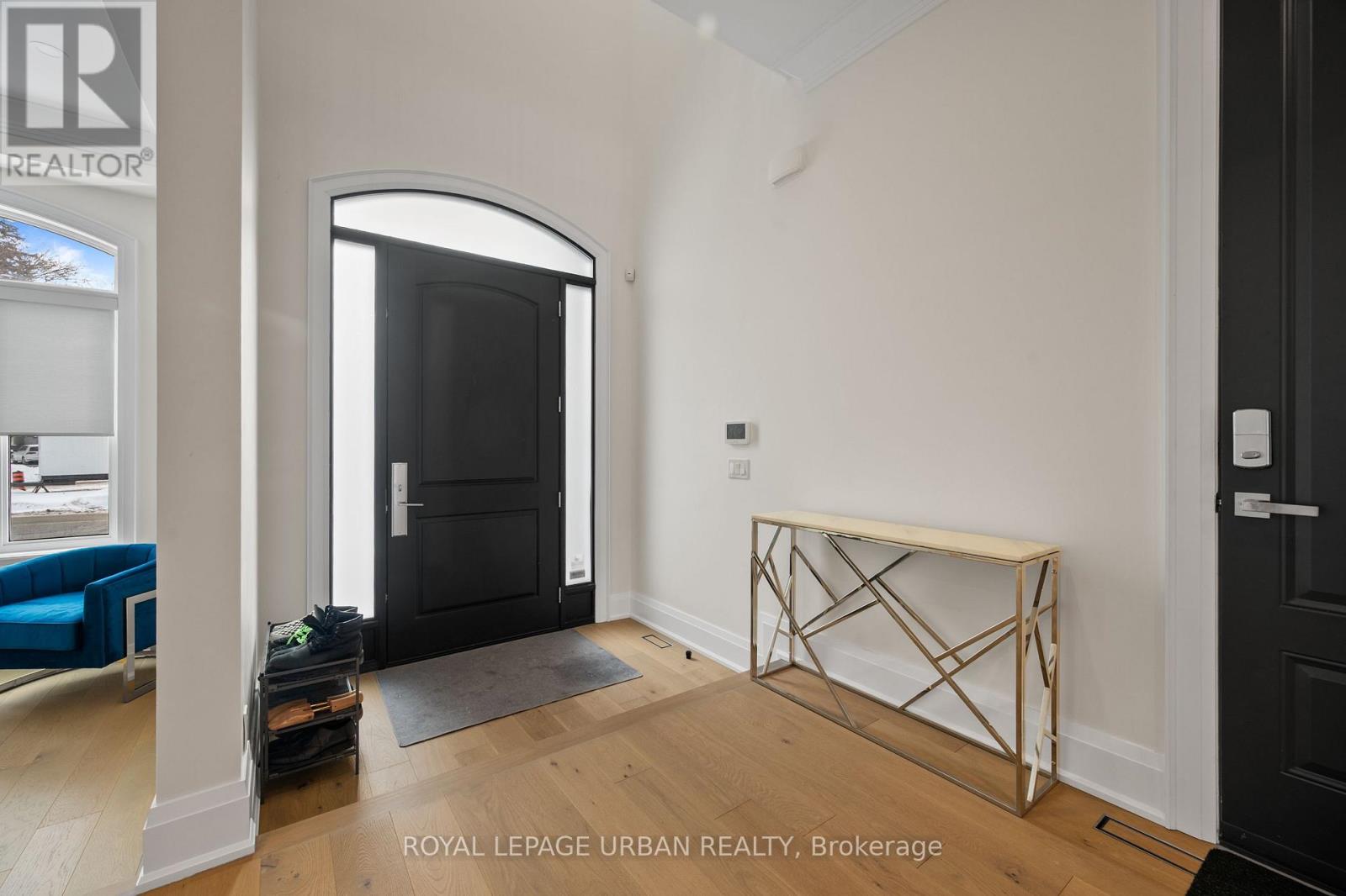 2540 St Clair Avenue E Property Photo 4