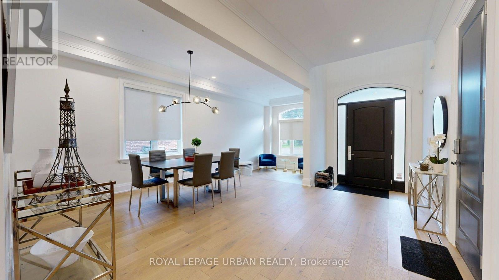 2540 St Clair Avenue E Property Photo 6