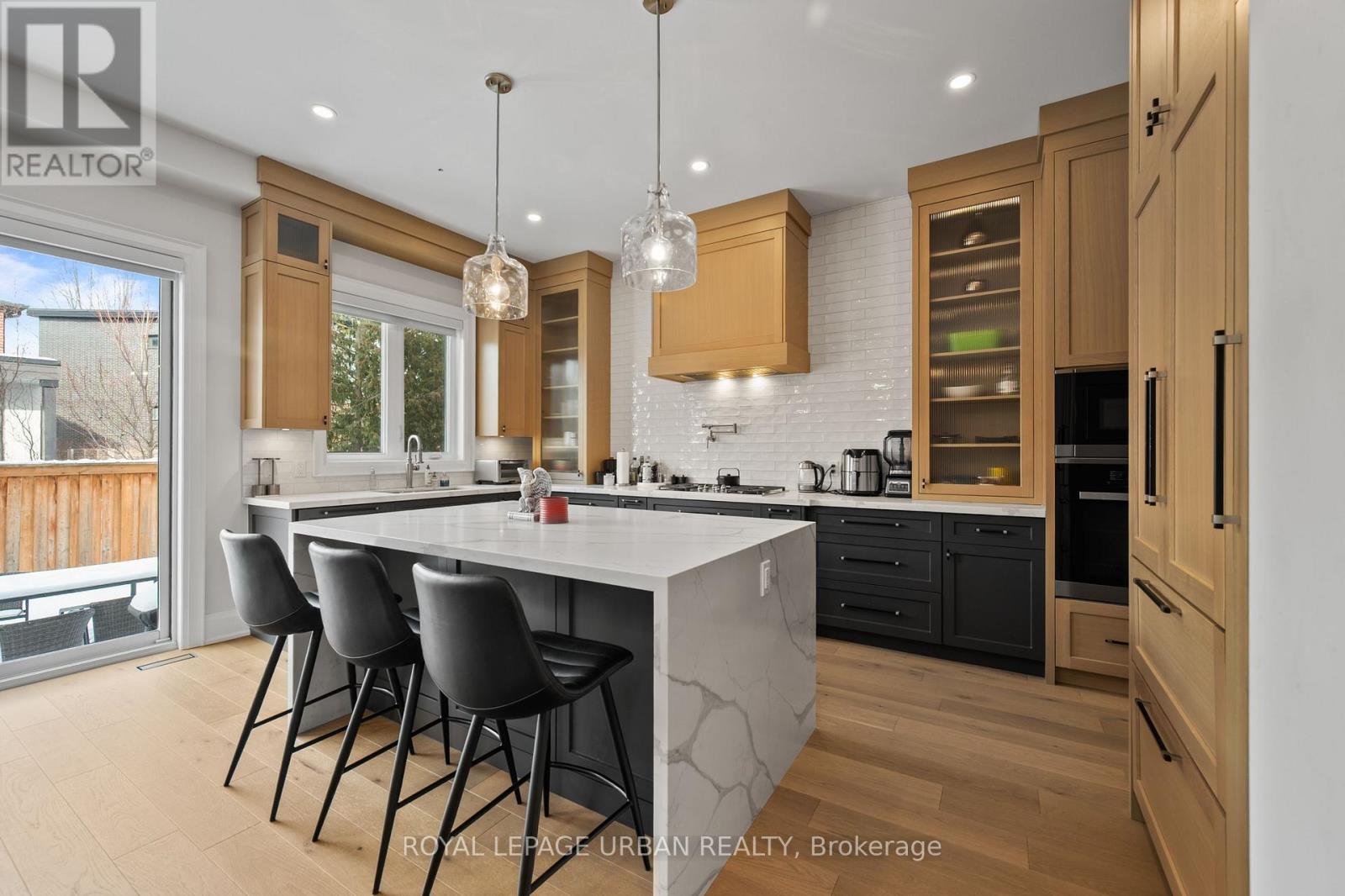 2540 St Clair Avenue E Property Photo 13