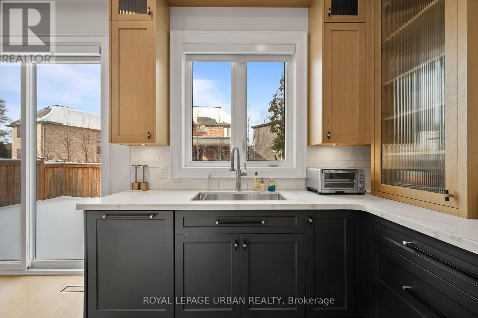 2540 St Clair Avenue E Property Photo 15