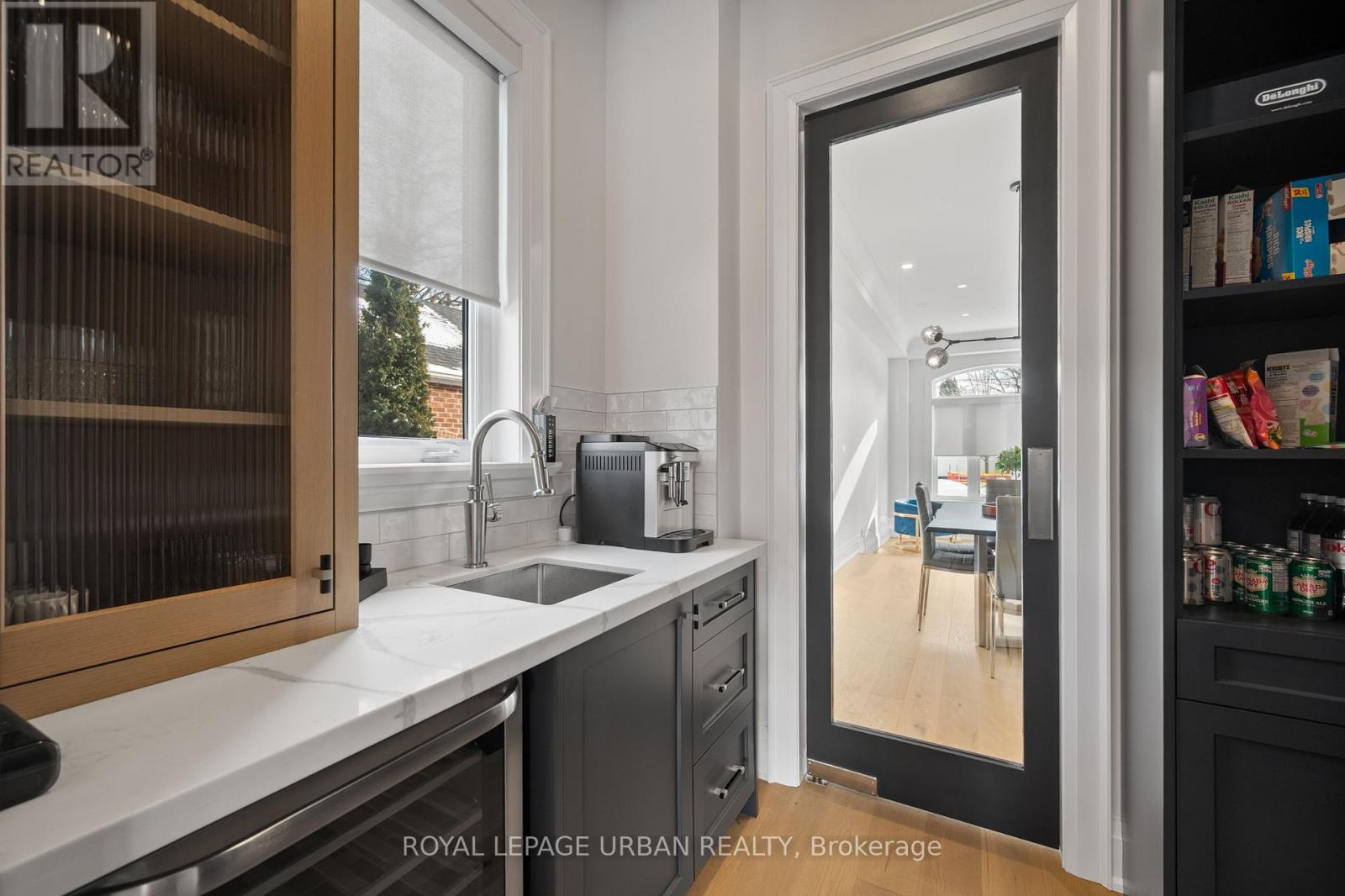 2540 St Clair Avenue E Property Photo 16
