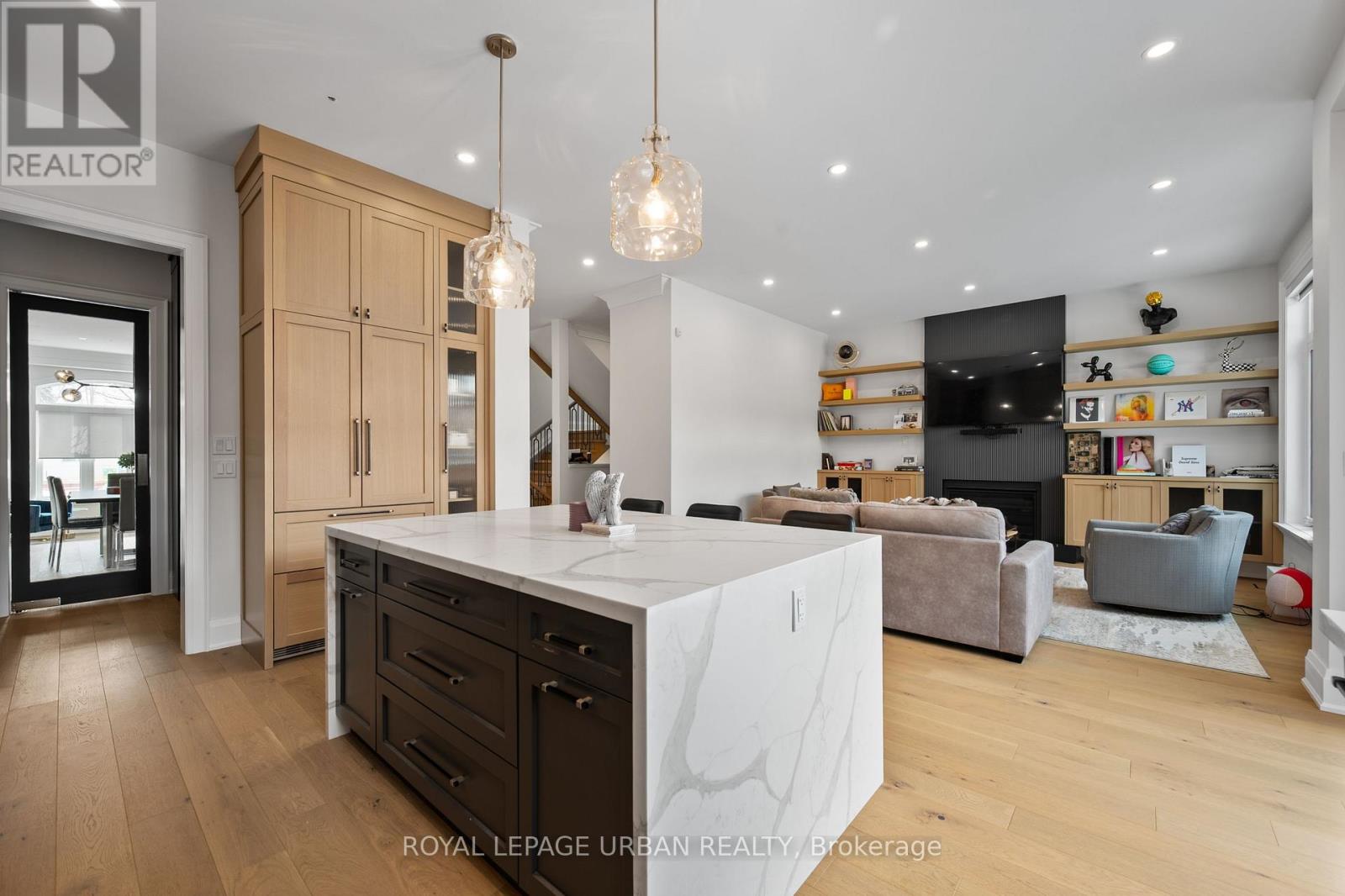 2540 St Clair Avenue E Property Photo 18