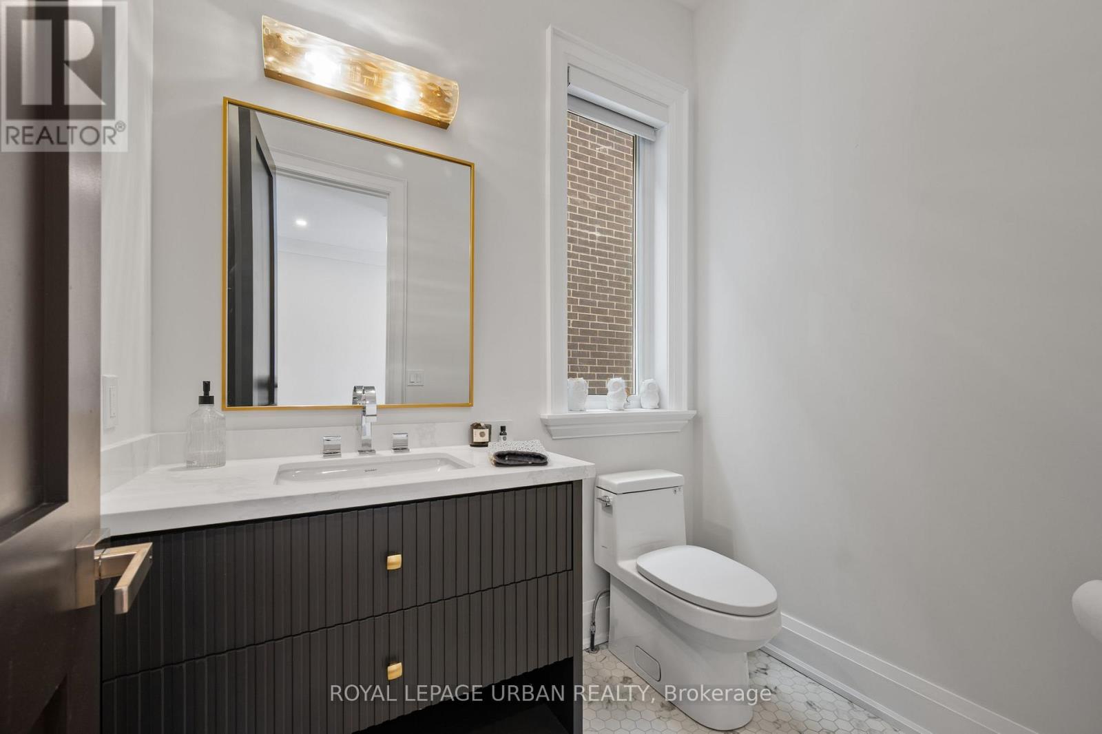 2540 St Clair Avenue E Property Photo 23