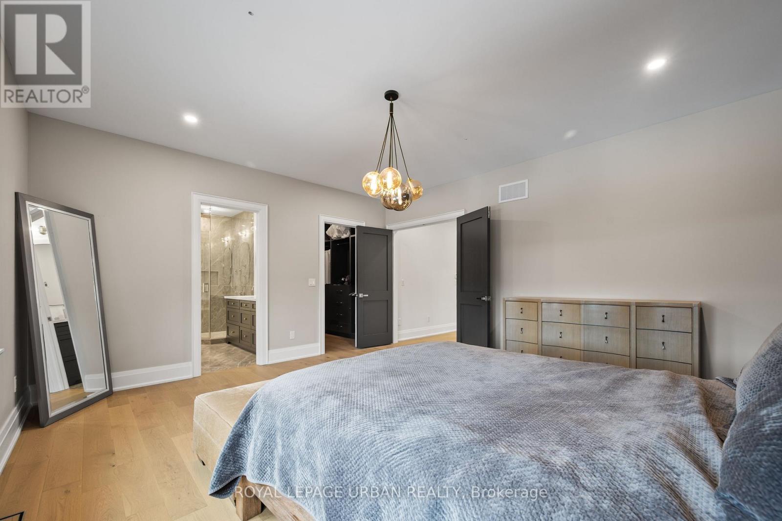 2540 St Clair Avenue E Property Photo 26