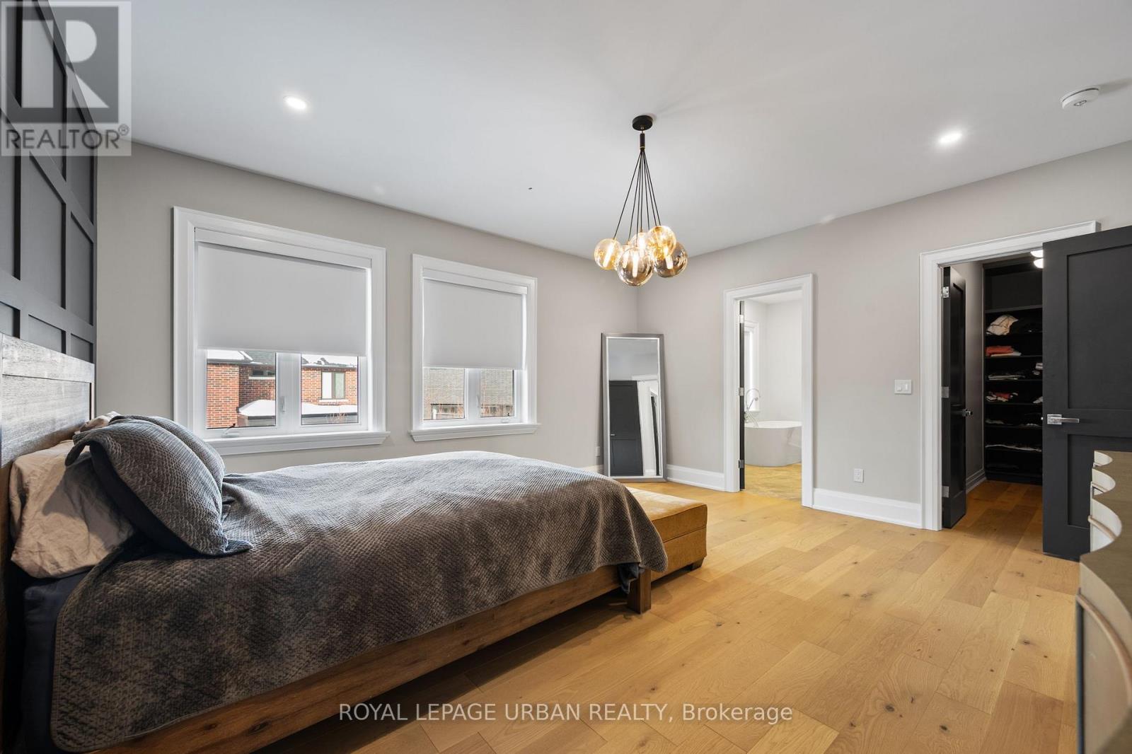 2540 St Clair Avenue E Property Photo 28
