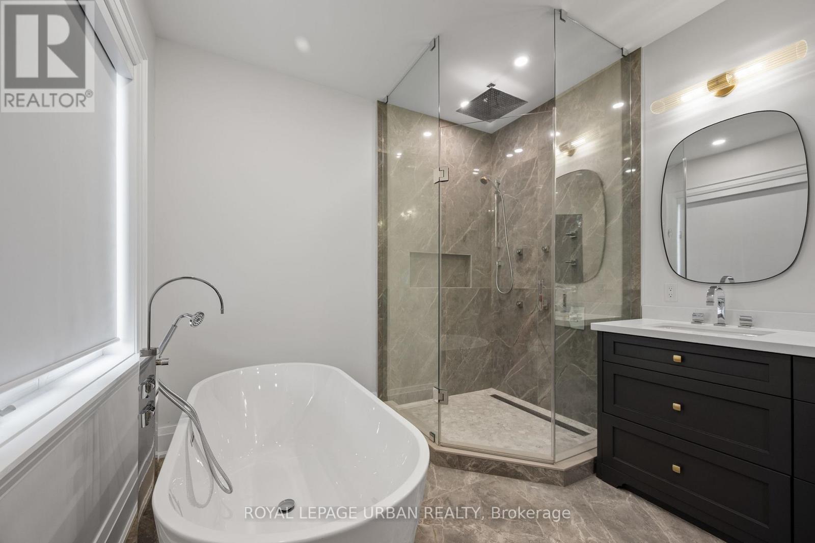 2540 St Clair Avenue E Property Photo 32