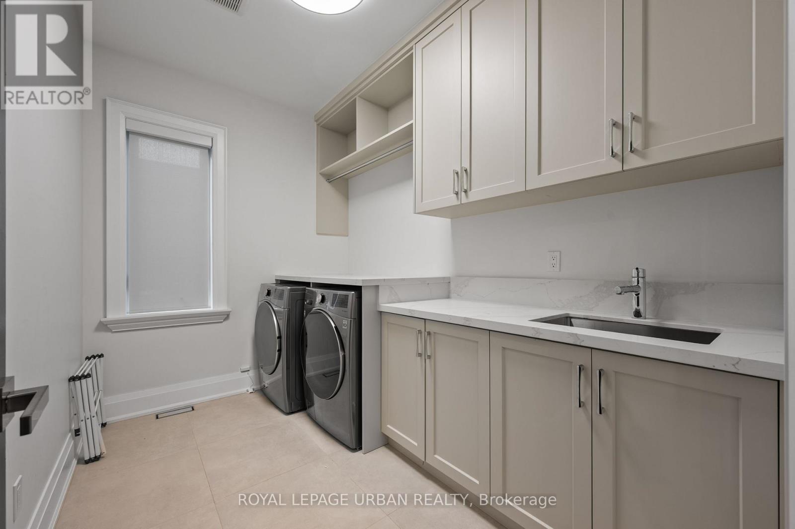 2540 St Clair Avenue E Property Photo 35