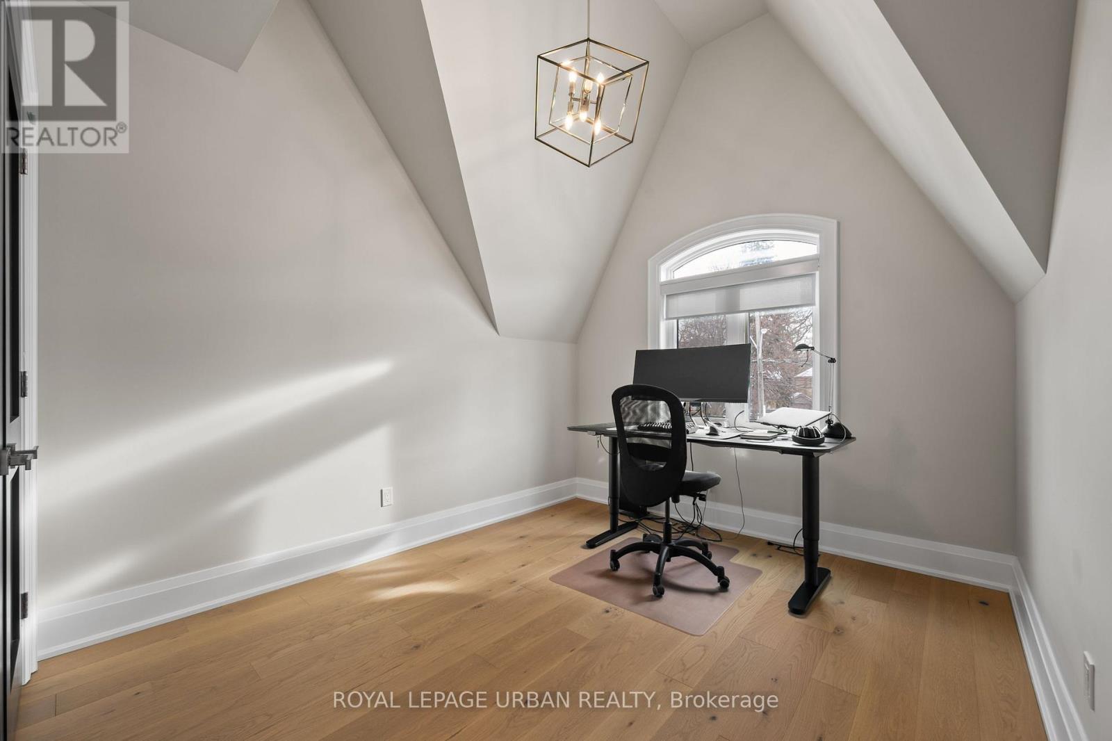 2540 St Clair Avenue E Property Photo 39