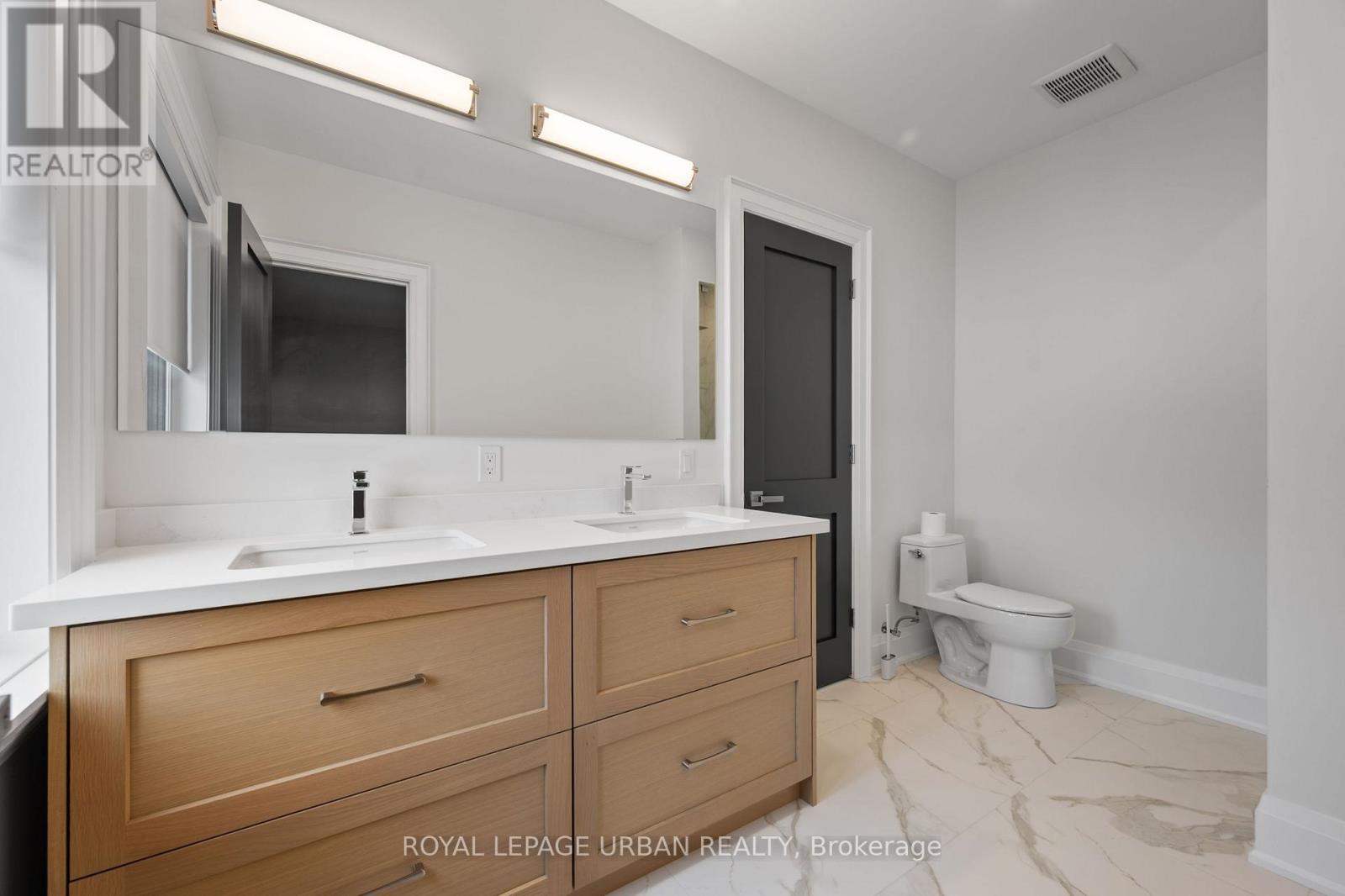 2540 St Clair Avenue E Property Photo 41