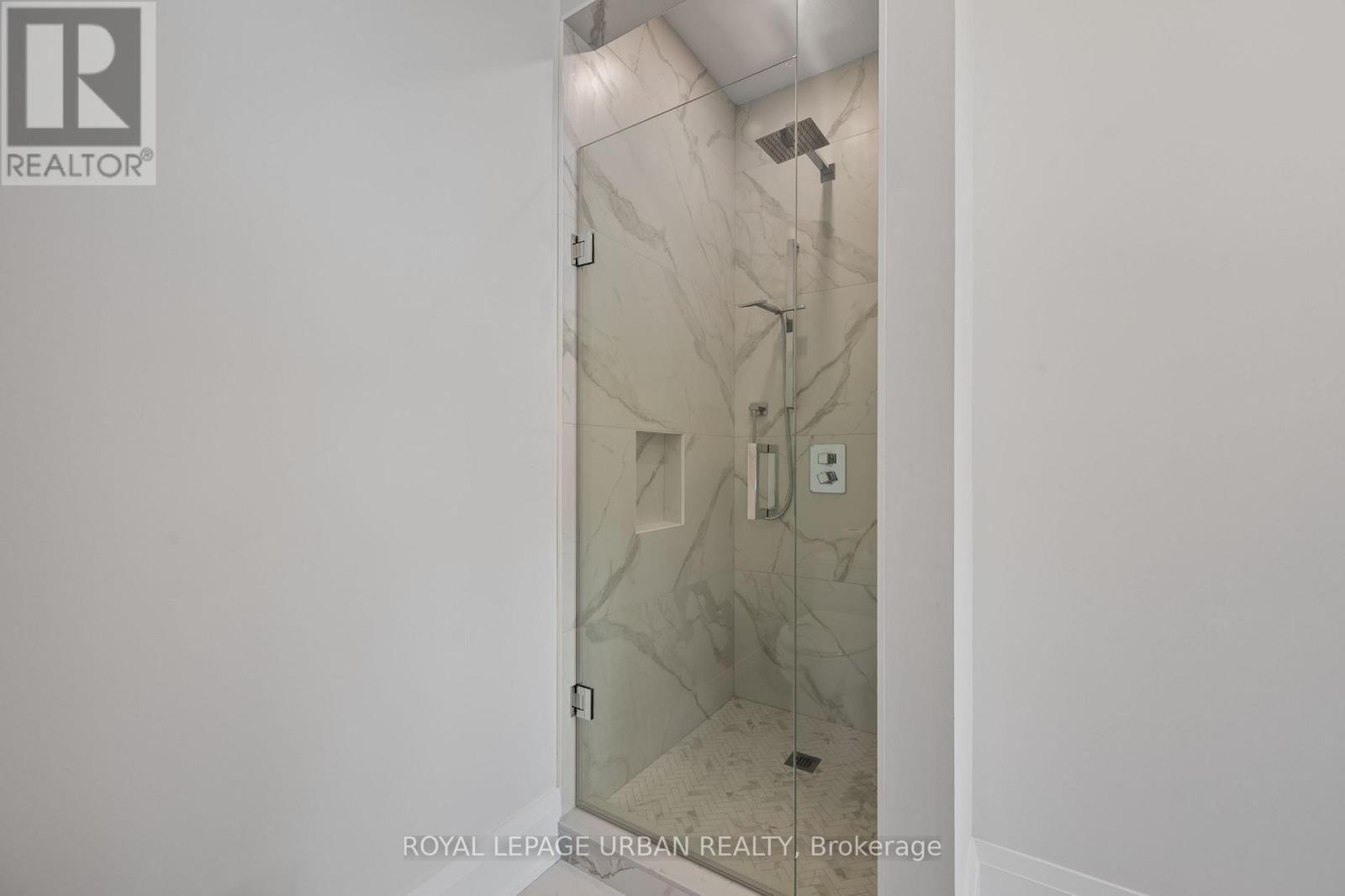 2540 St Clair Avenue E Property Photo 42