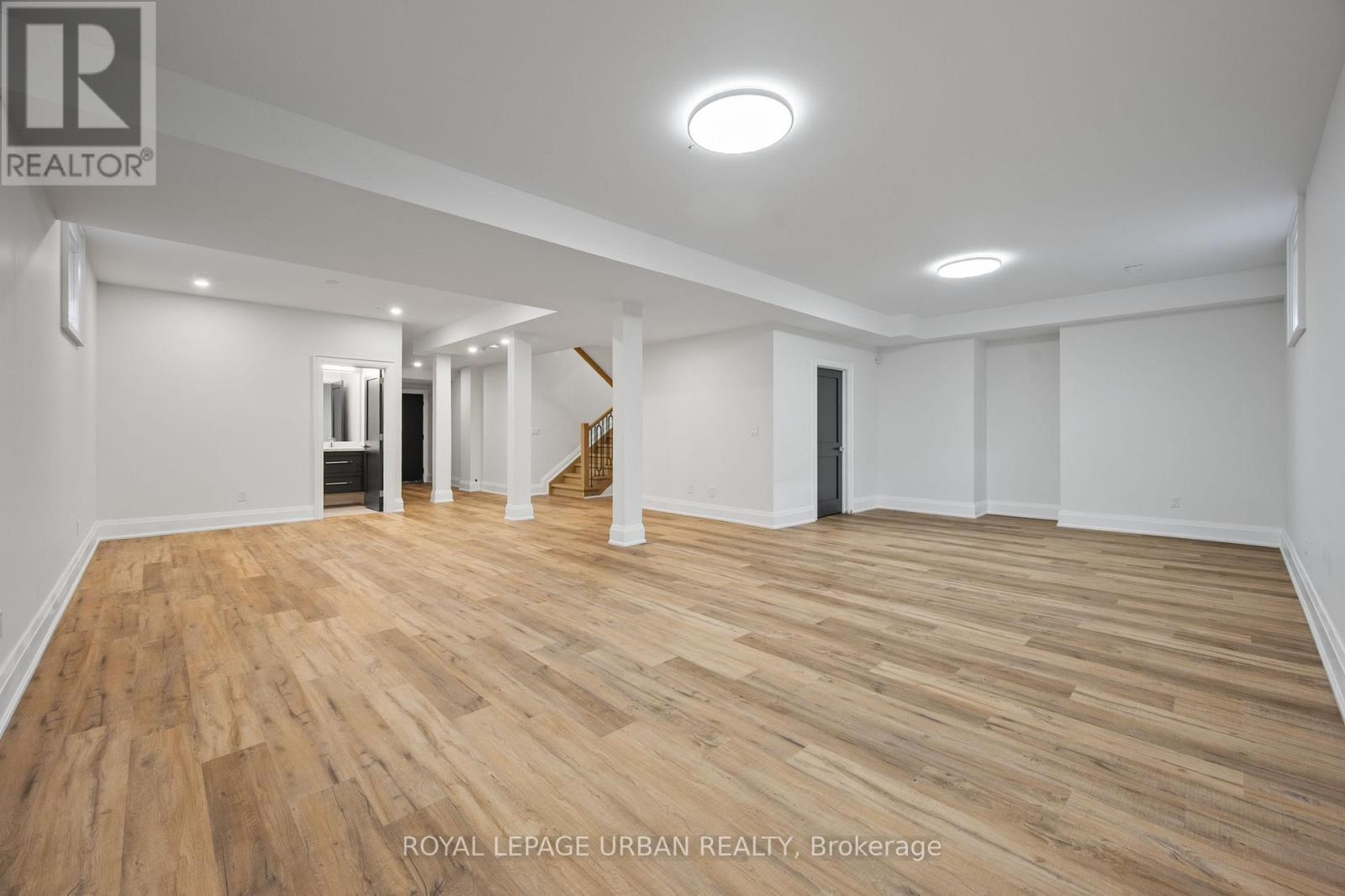 2540 St Clair Avenue E Property Photo 45