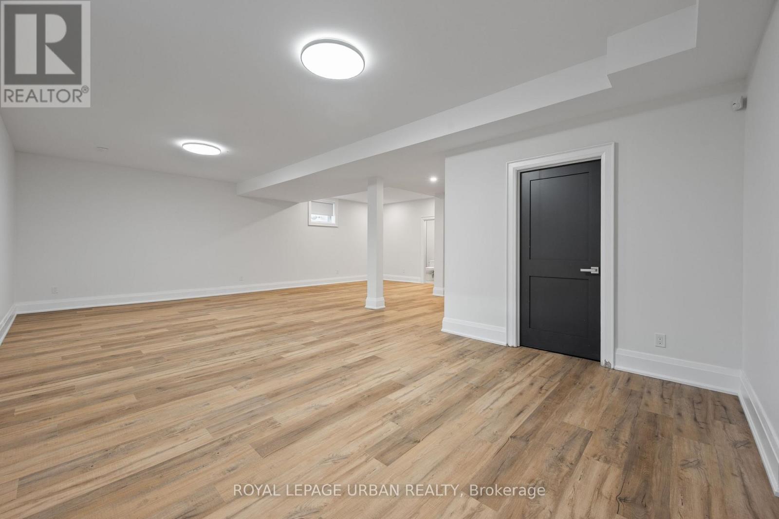 2540 St Clair Avenue E Property Photo 46