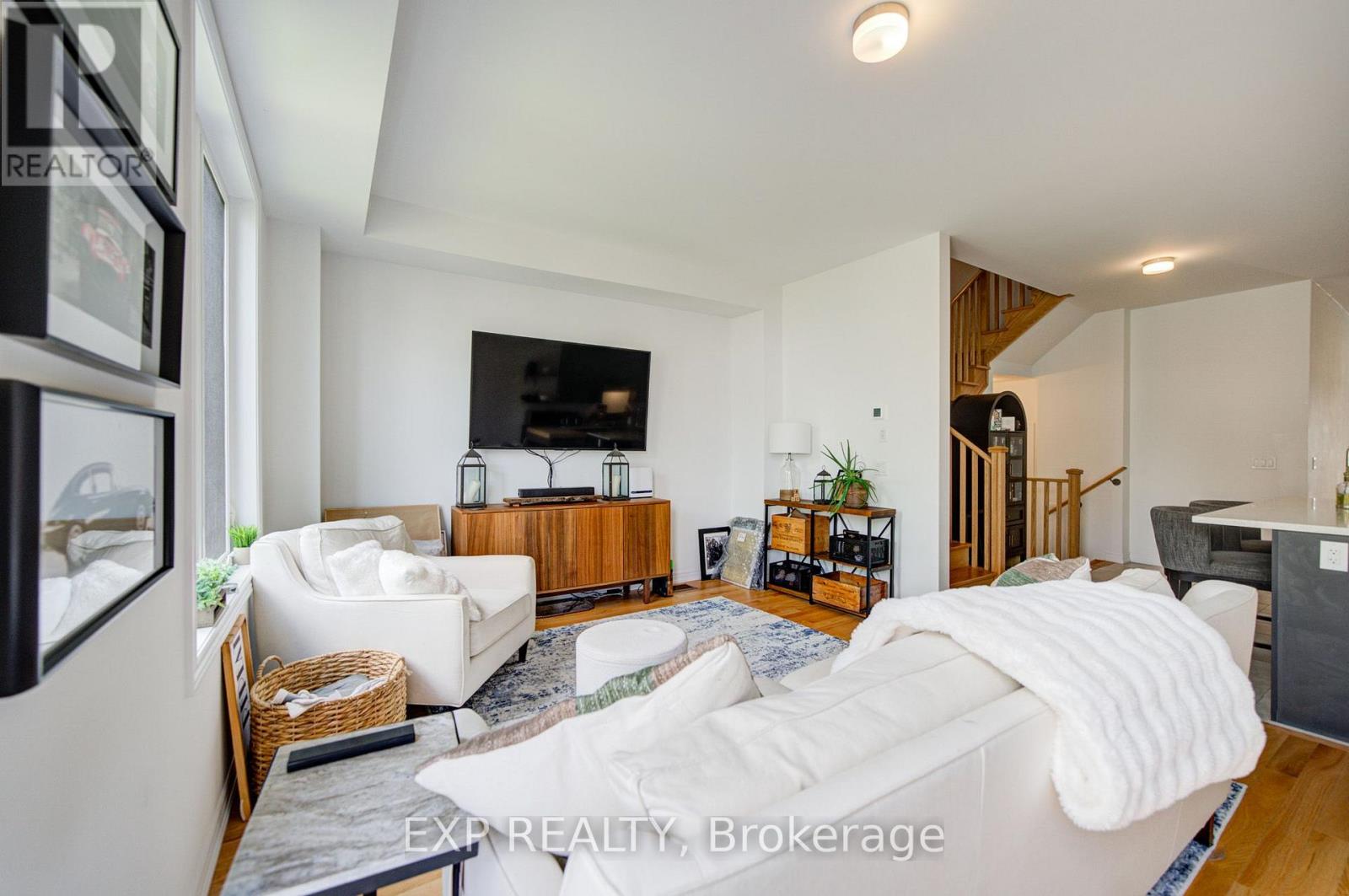 29 Sorbara Way Property Photo 5
