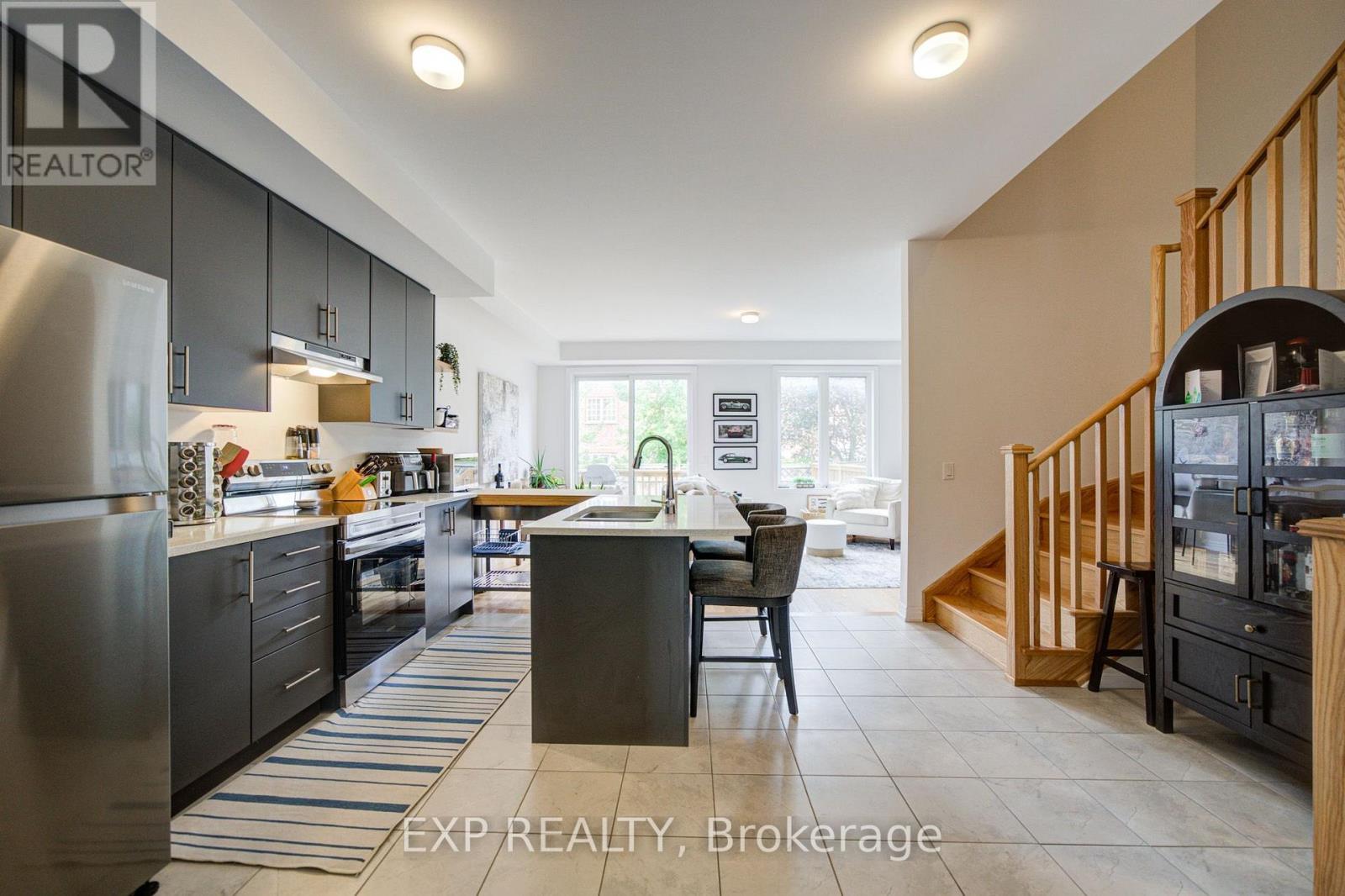 29 Sorbara Way Property Photo 11