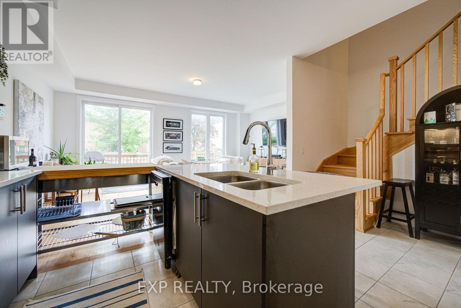 29 Sorbara Way Property Photo 16