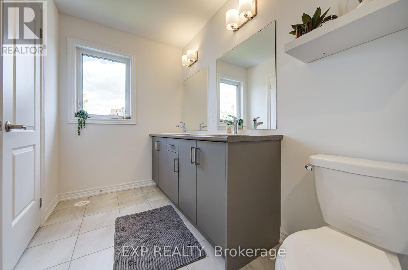29 Sorbara Way Property Photo 32