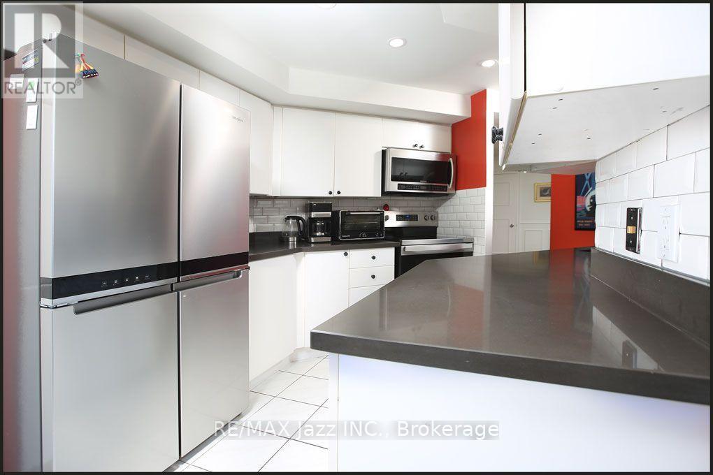 105 - 360 Watson Street W Property Photo 13