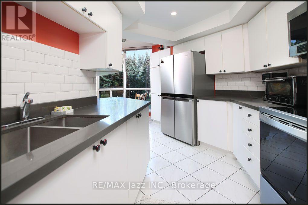 105 - 360 Watson Street W Property Photo 15