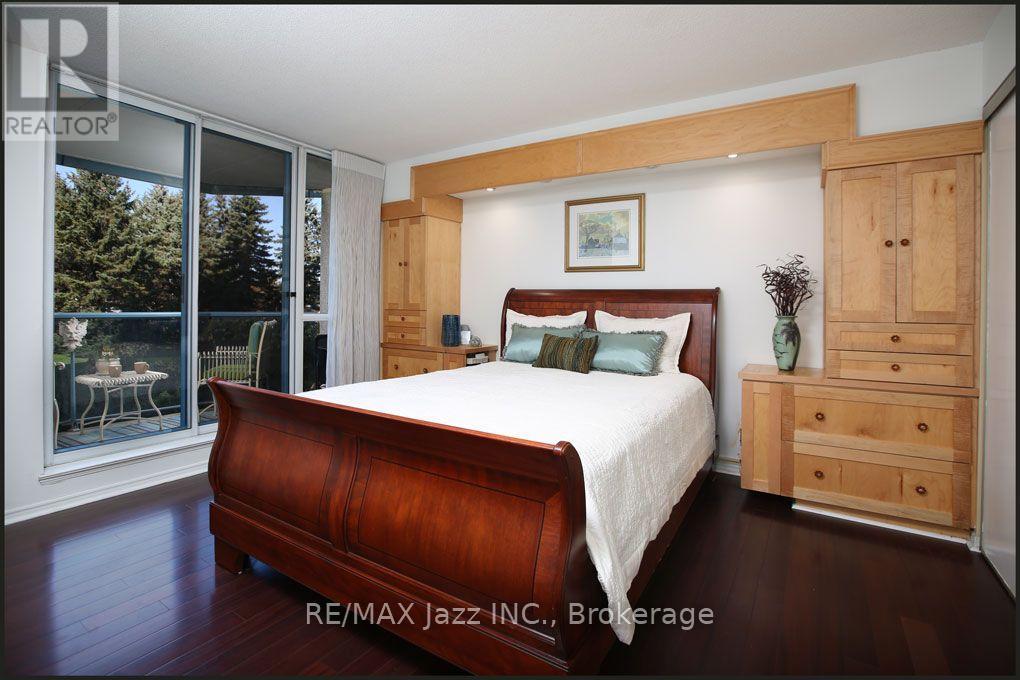 105 - 360 Watson Street W Property Photo 16