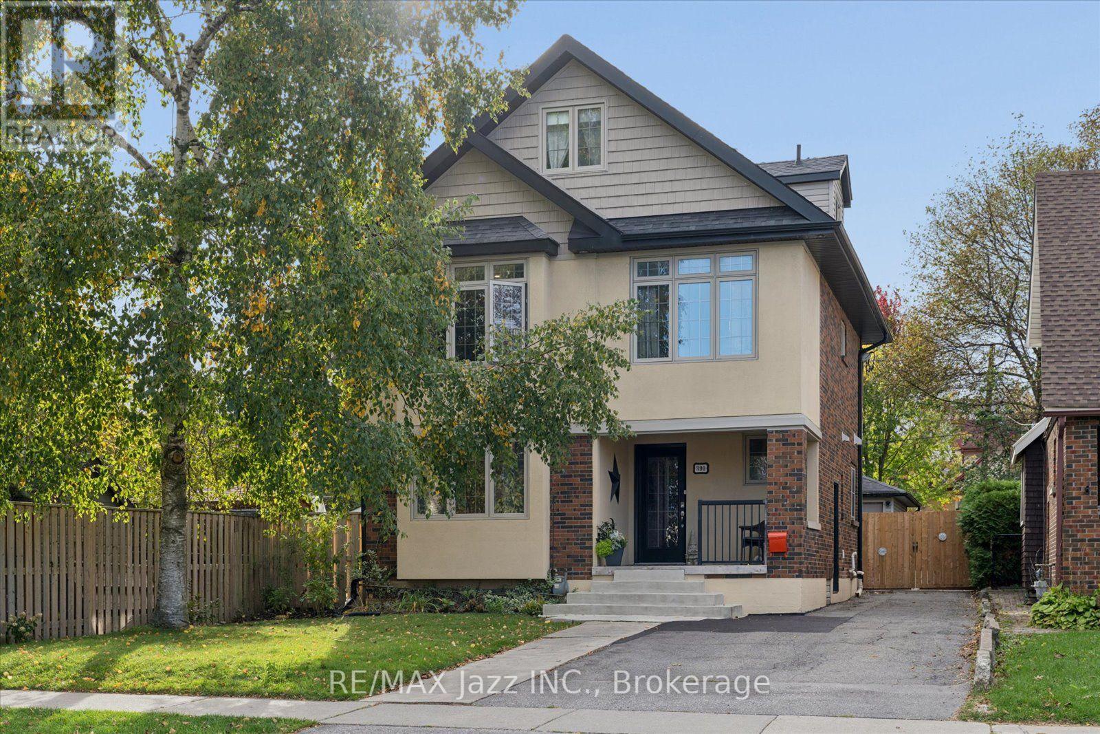 390 Mary Street N Property Photo 1