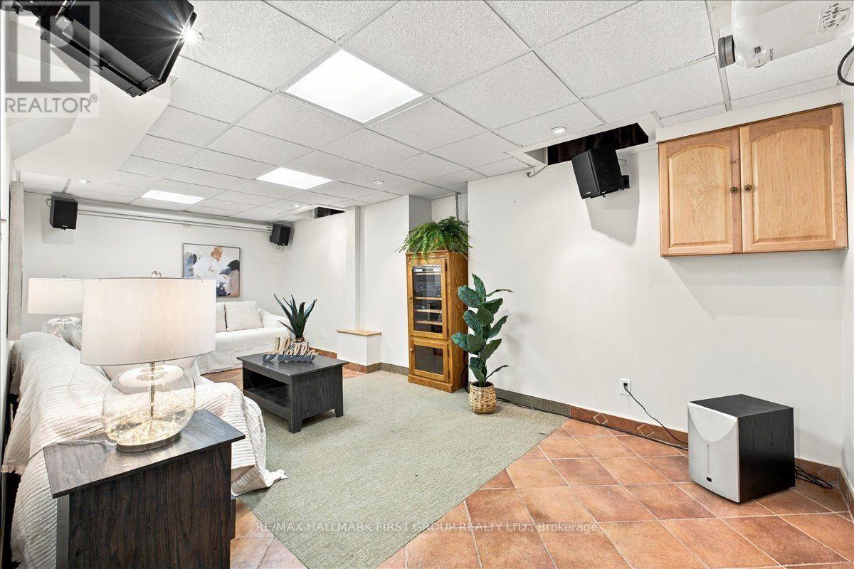 23 Flowers Crescent Property Photo 19