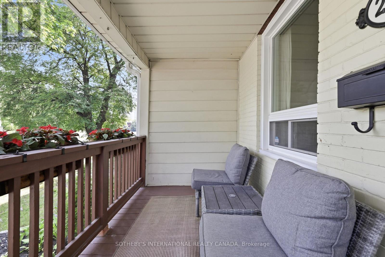 213 Oakcrest Avenue Property Photo 2