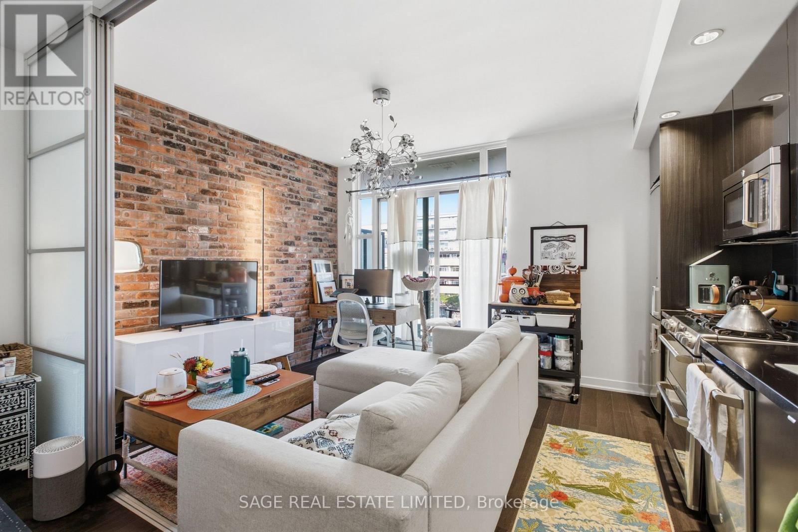 533 - 88 Colgate Avenue Property Photo 2