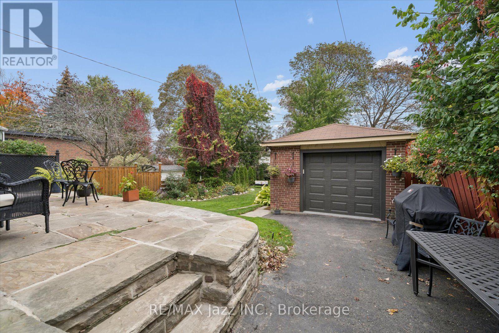 621 Masson Street Property Photo 39