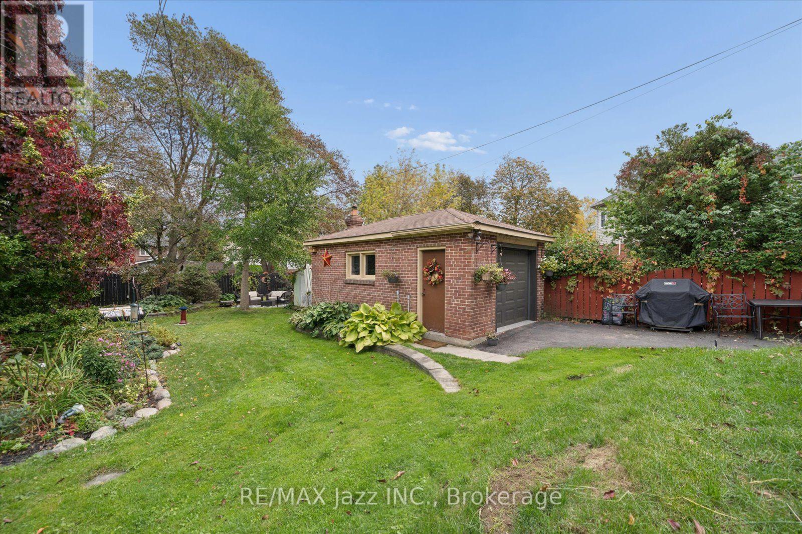 621 Masson Street Property Photo 41