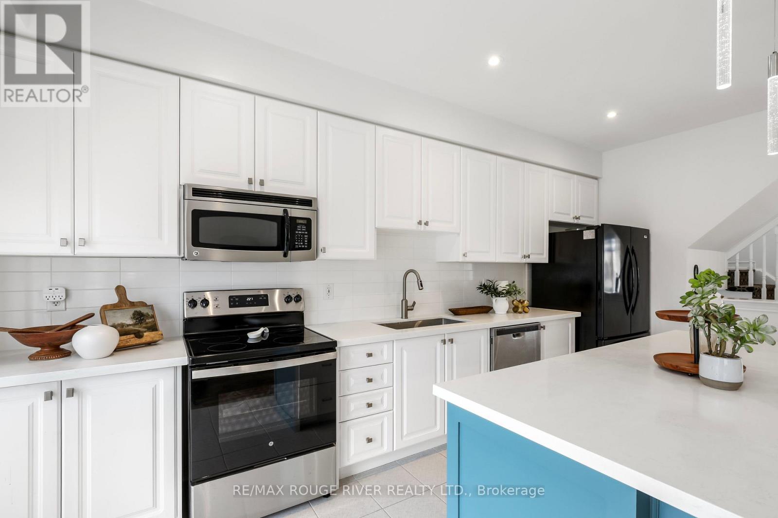 17 Devineridge Avenue Property Photo 11