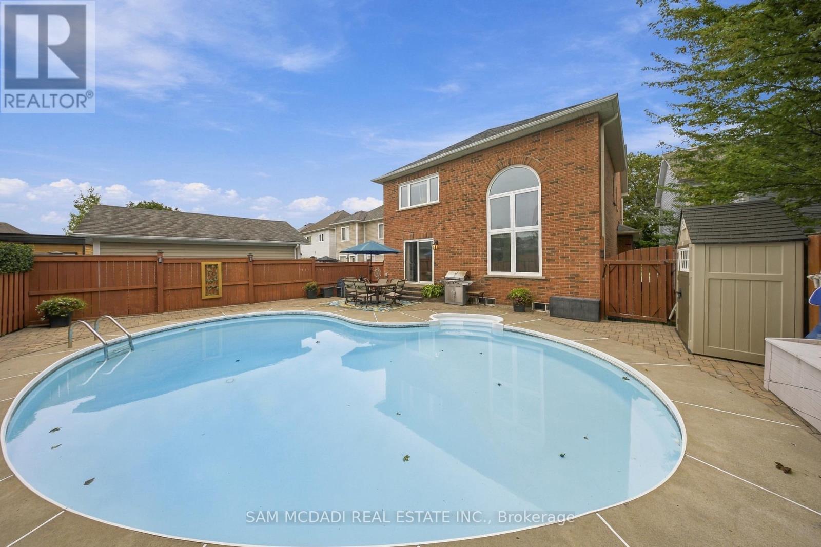 135 Watford Street Property Photo 9