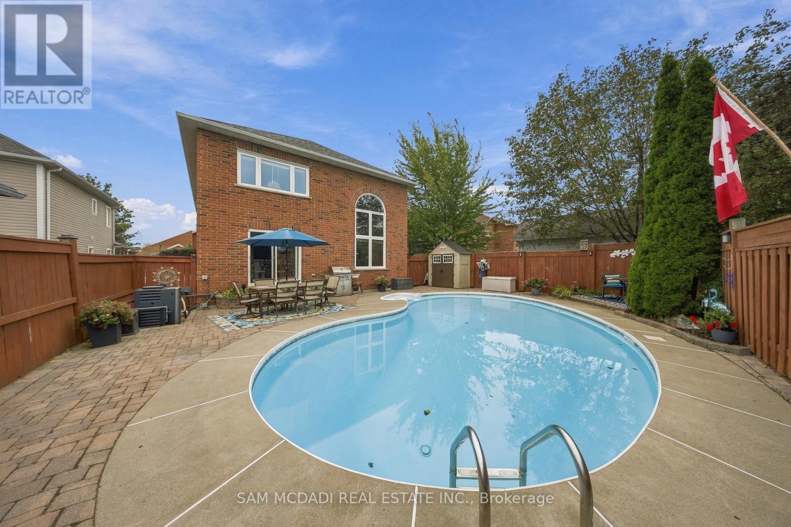 135 Watford Street Property Photo 10