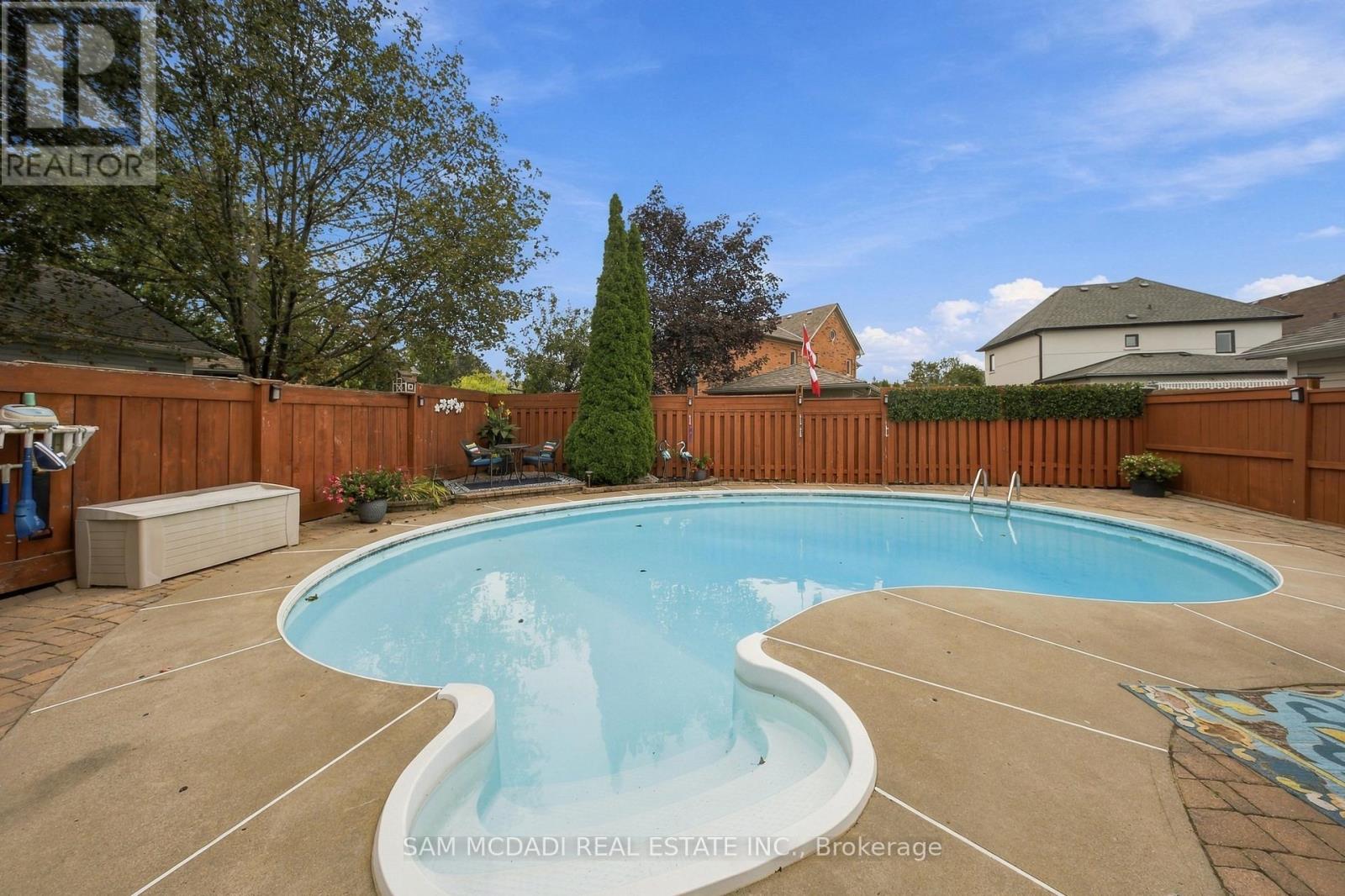 135 Watford Street Property Photo 11