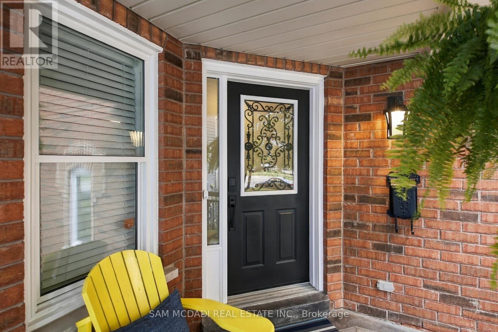 135 Watford Street Property Photo 12