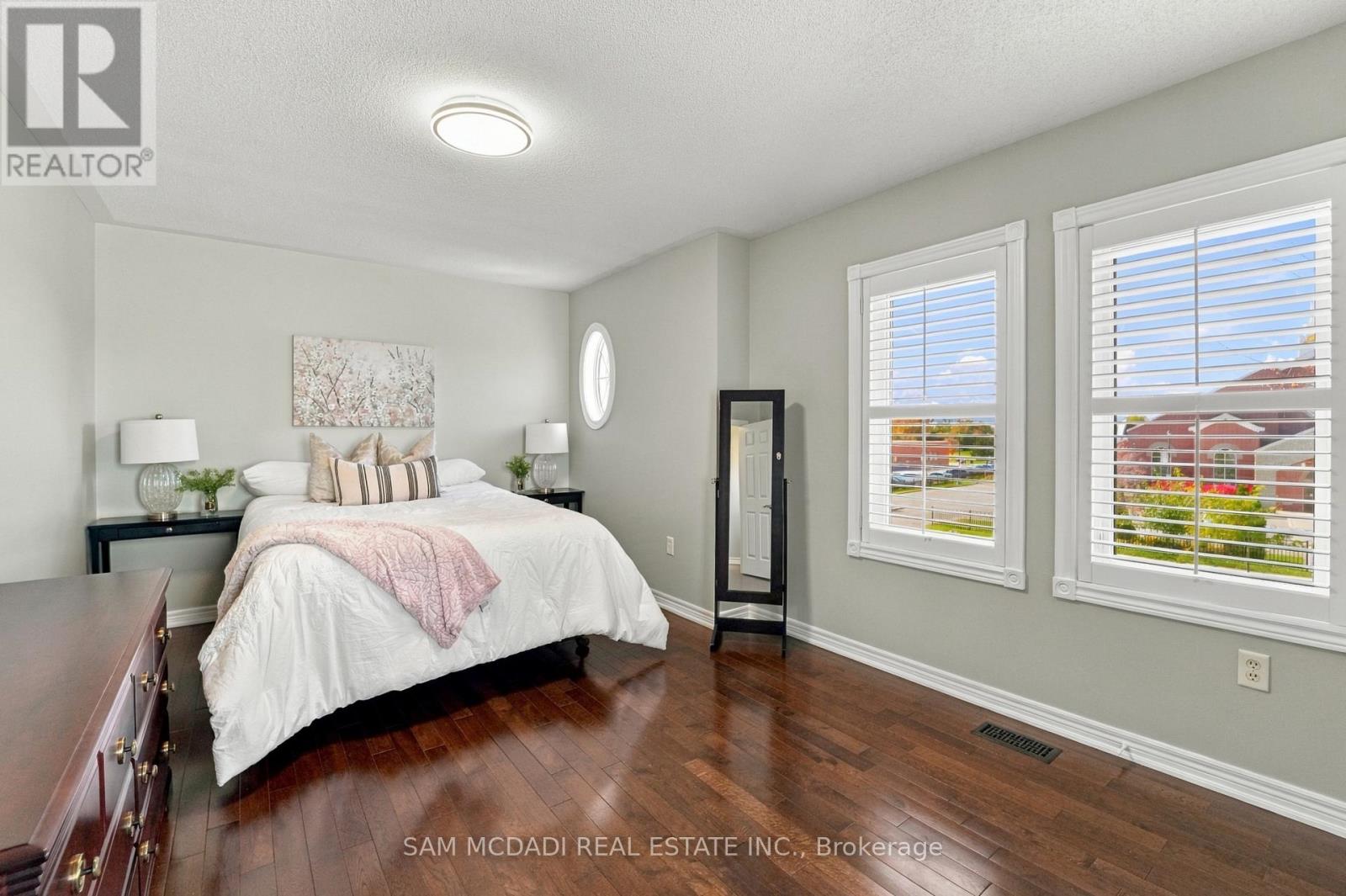 135 Watford Street Property Photo 38