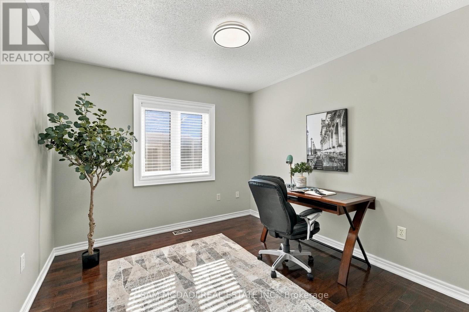 135 Watford Street Property Photo 40