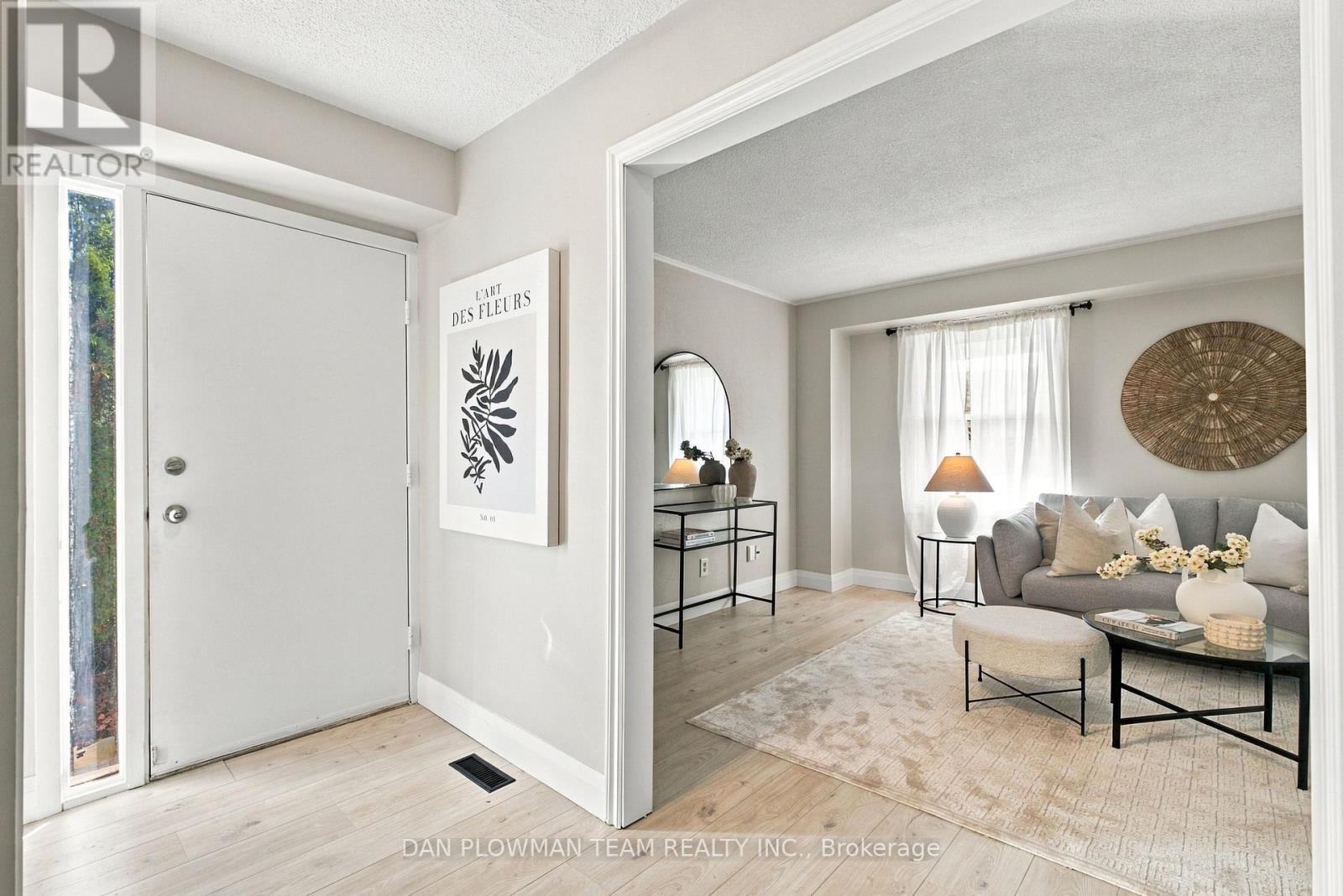 1385 Fenelon Crescent Property Photo 2
